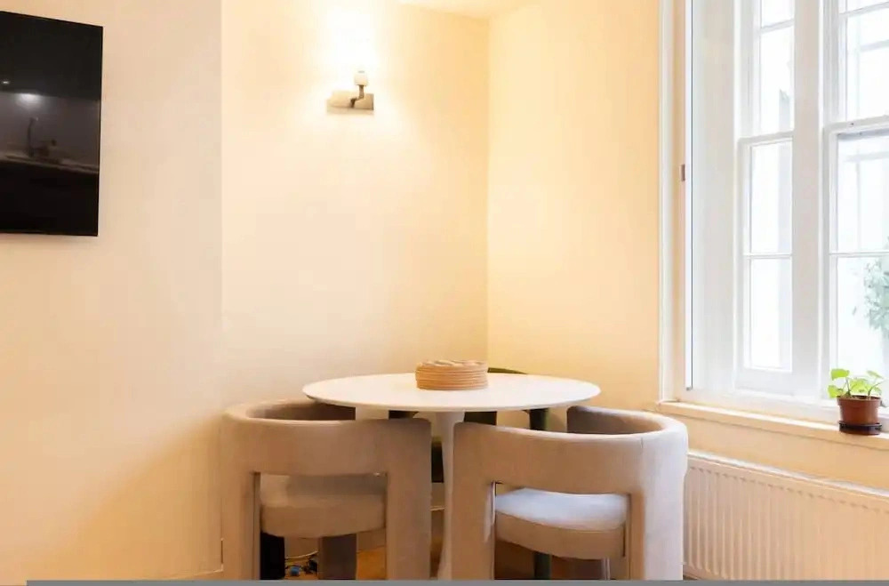 London Hues 2 Bedroom Apartment