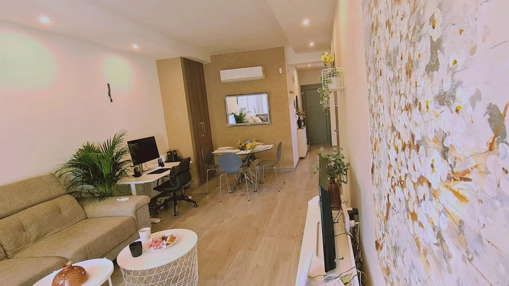 STAY Downtown Retreat