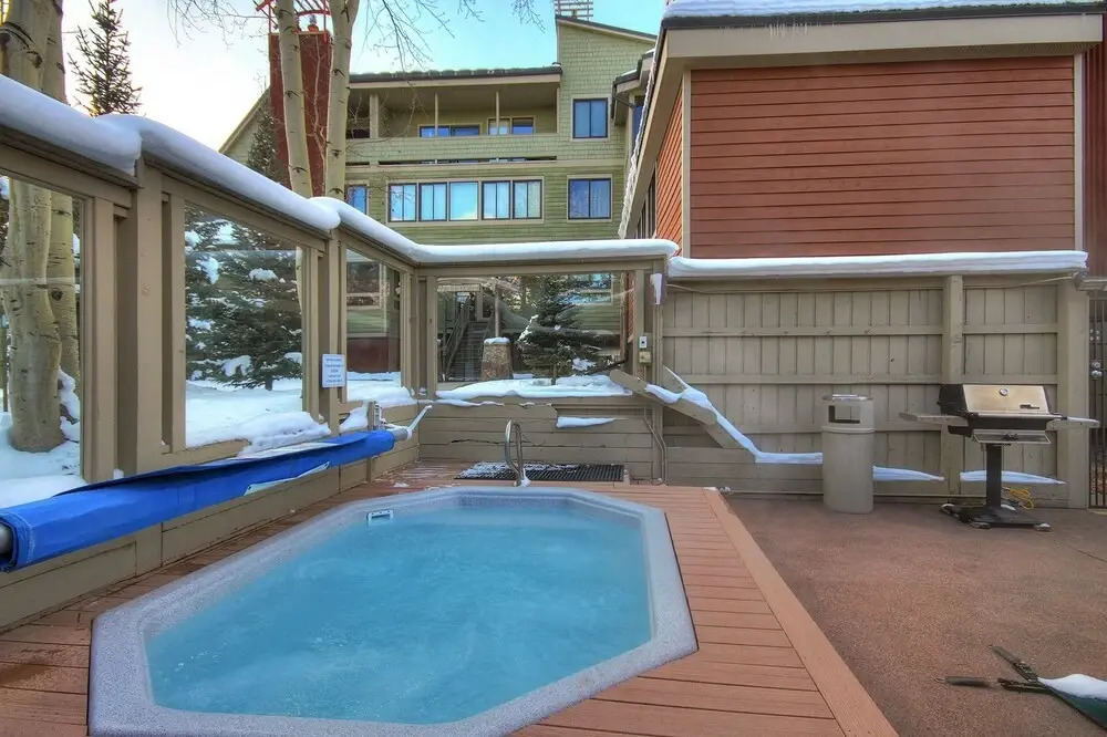 Ski Hill 40 2 Bedroom Condo by RedAwning
