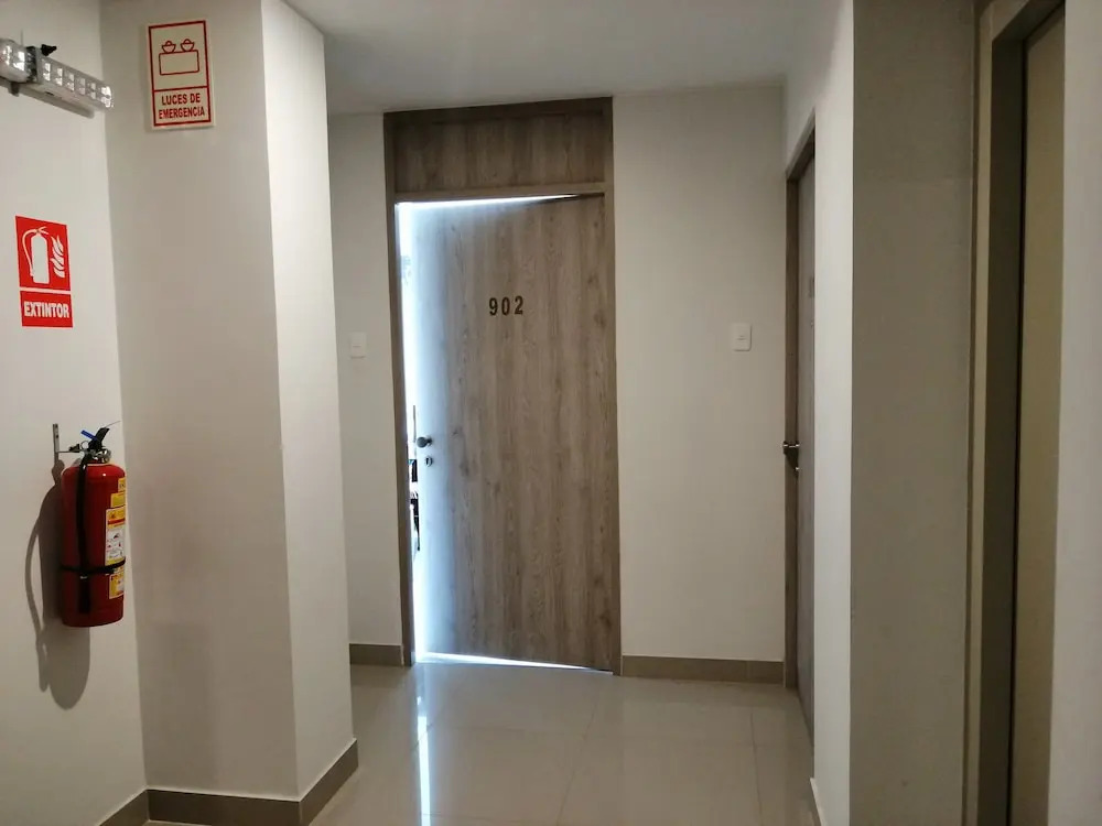Acércate Aparts & Parking Breña