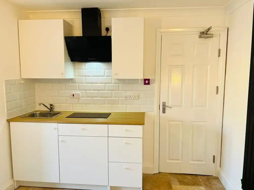 Newly-built Studio Near Laindon Station