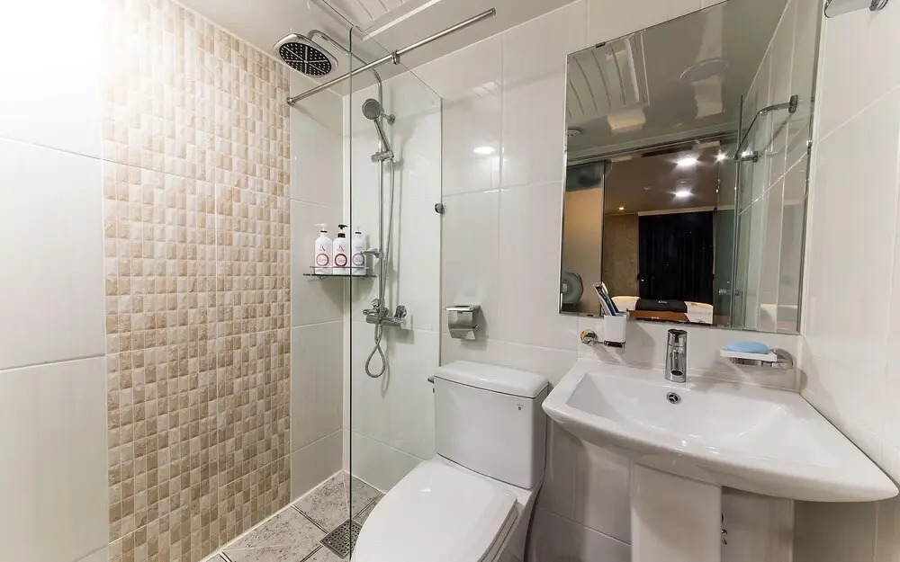 Suwon Station BIZ Hotel