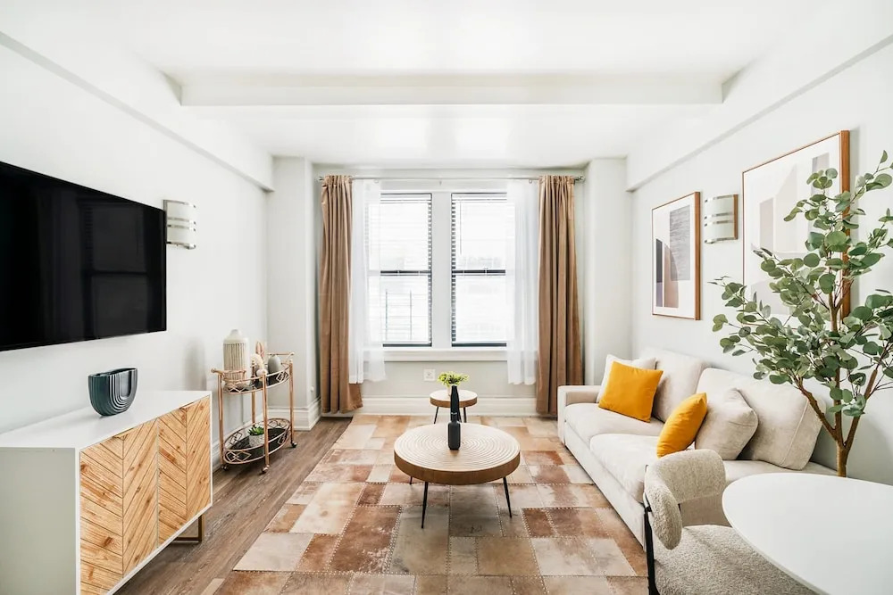 73-406 New 1BR 1bth UWS Doorman Gym
