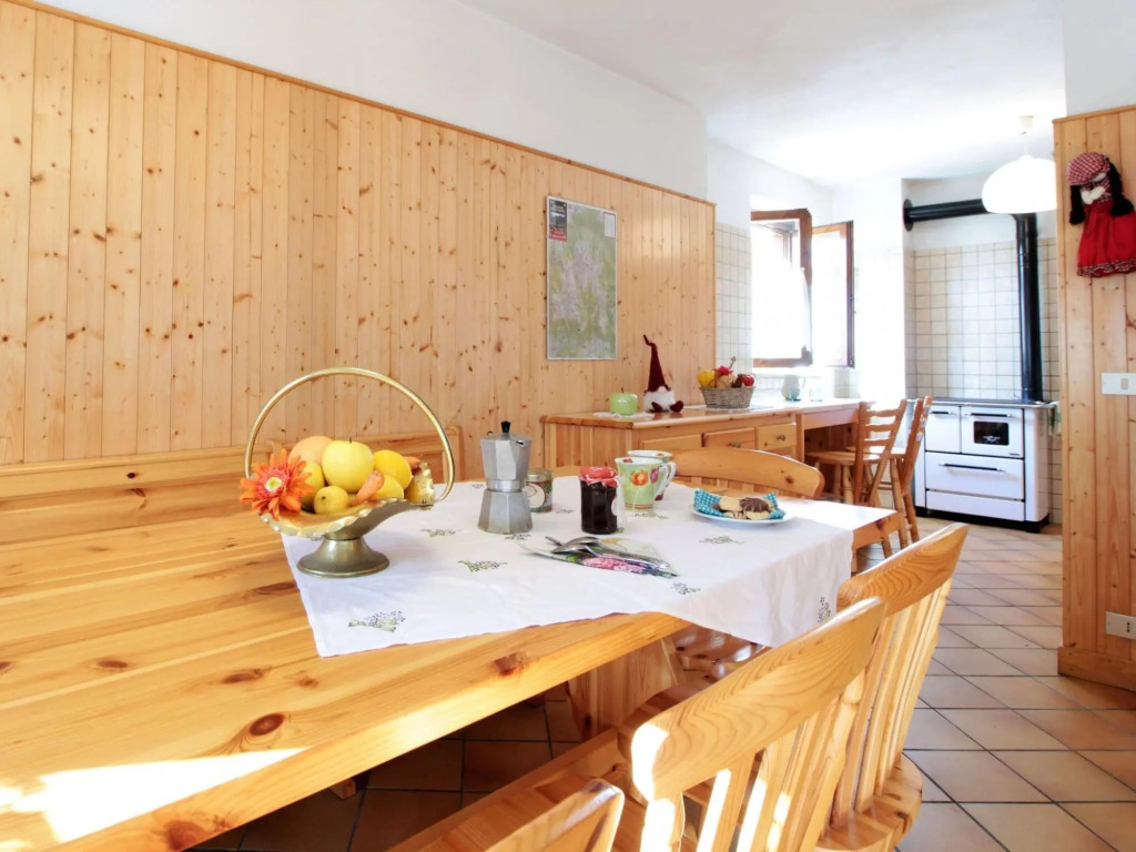 Wooden chalet in Pieve Tesino with garden