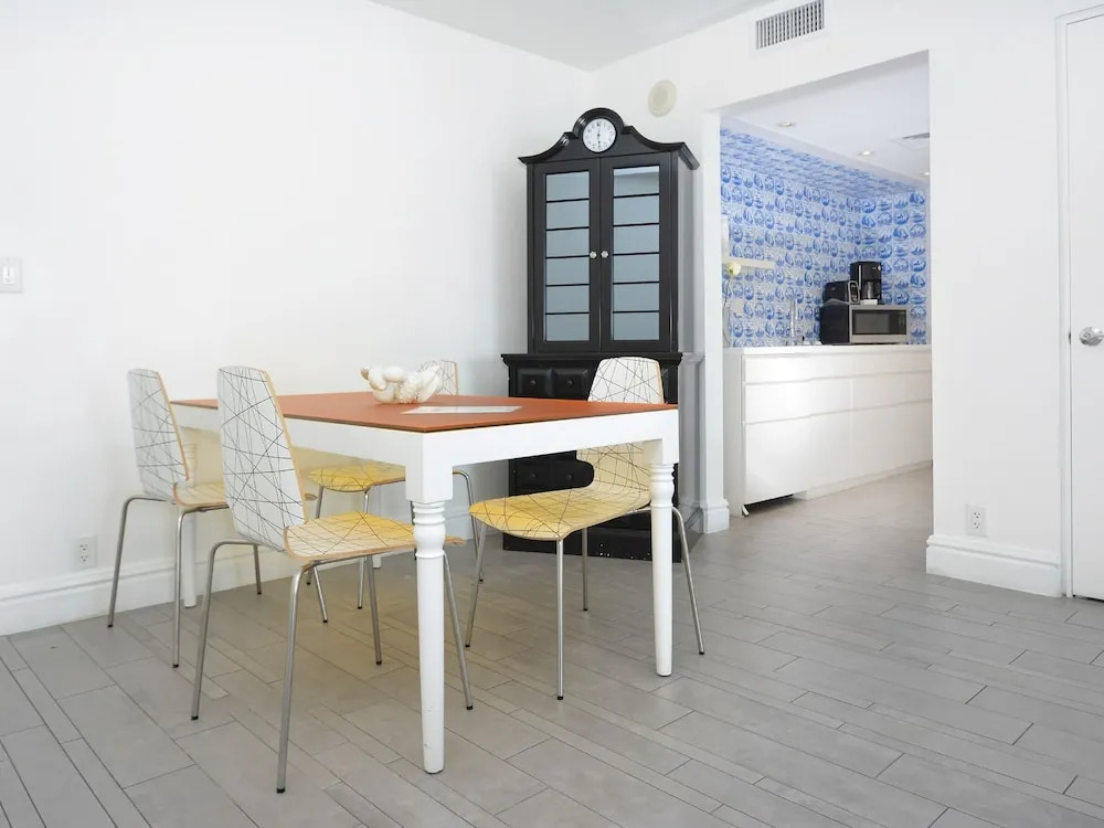 Miami World Rental - Mondrian 1026