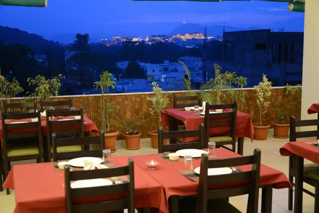 Hotel Sanobar