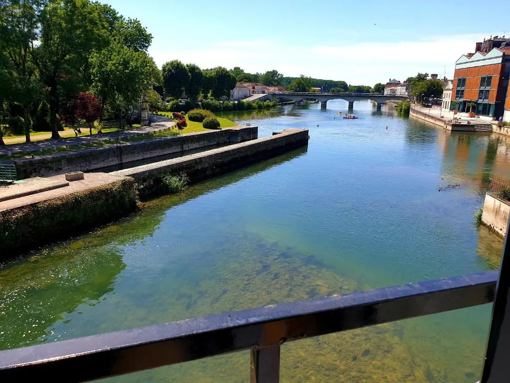 QUAI 3 loft moderne et lumineux les pieds dans l'eau