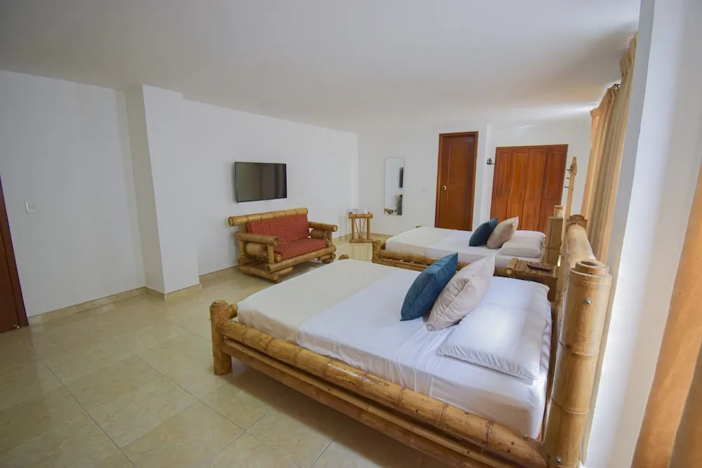 Hotel Toledo Plaza