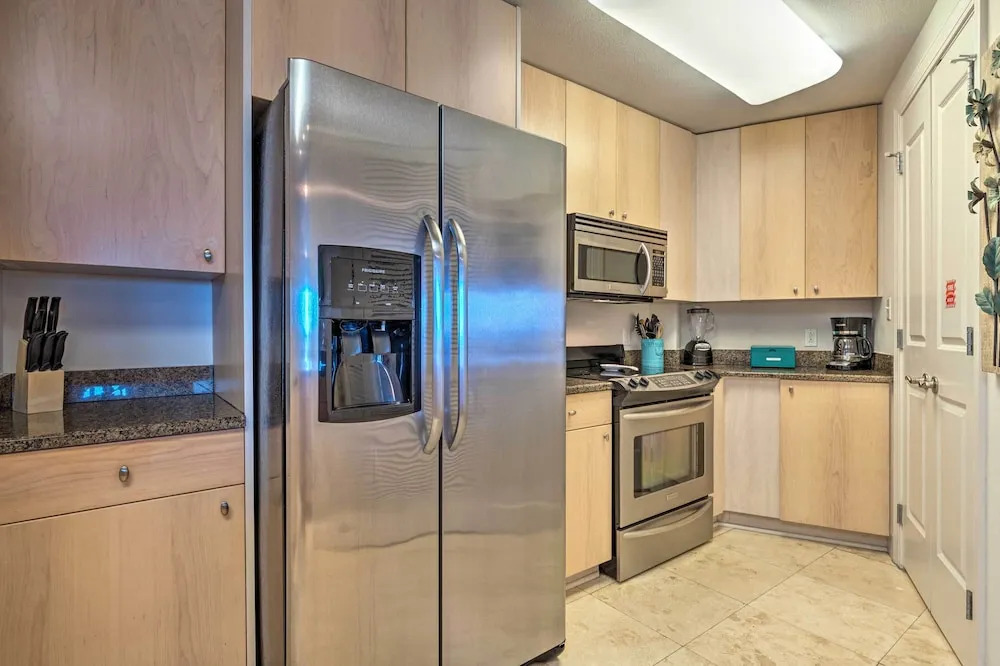 Sunny Beachfront Biloxi Condo w/ Resort Amenities!