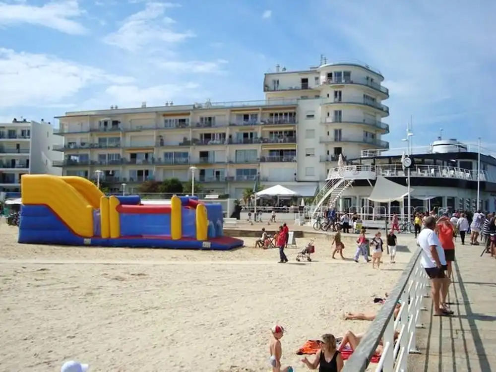 House With 3 Bedrooms in Le Pouliguen, With Enclosed Garden and Wifi -