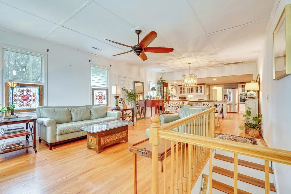 Isle of Palms Getaway w/ Patio, Walk to Beach!