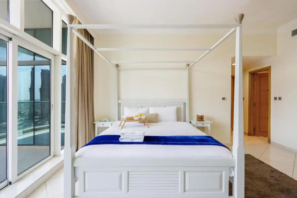 Dubai Marina 3 Bedroom Suite with Full Marina View