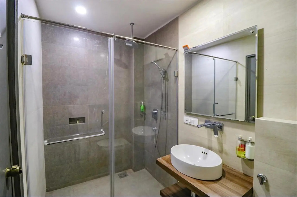 FabHotel Lord Inn