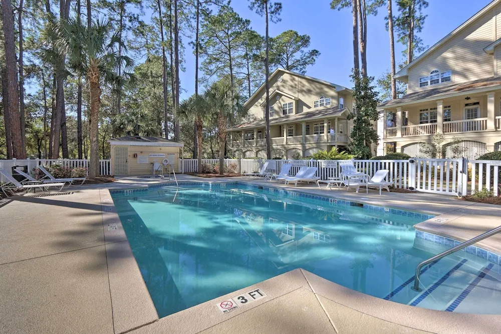Steps to Sand: Hilton Head Retreat w/ Pool Access!