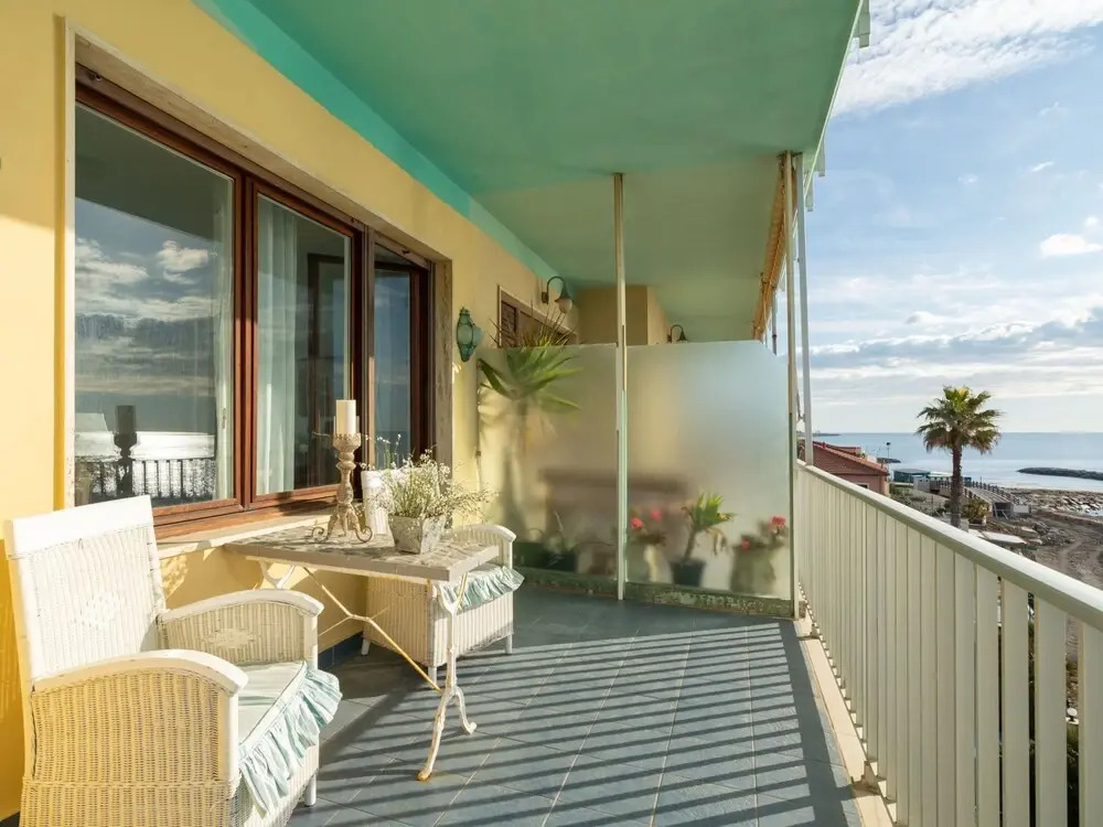 Pieds Dans Leau Riva Ligure