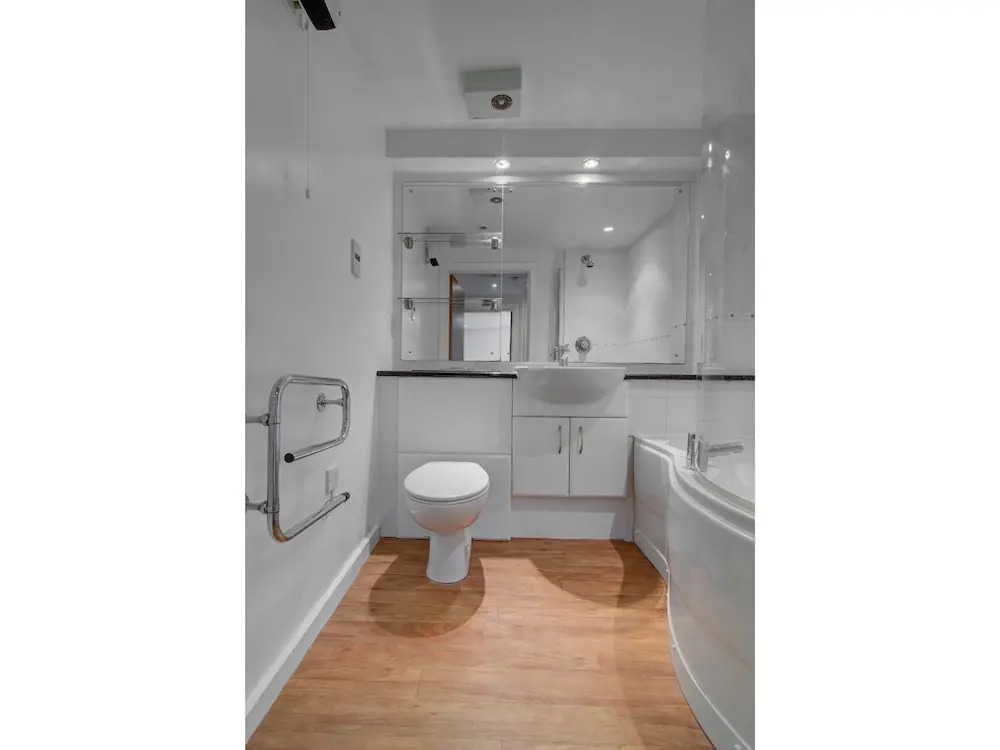 Bright & Modern 2-bedroom Flat - Sleeps 4