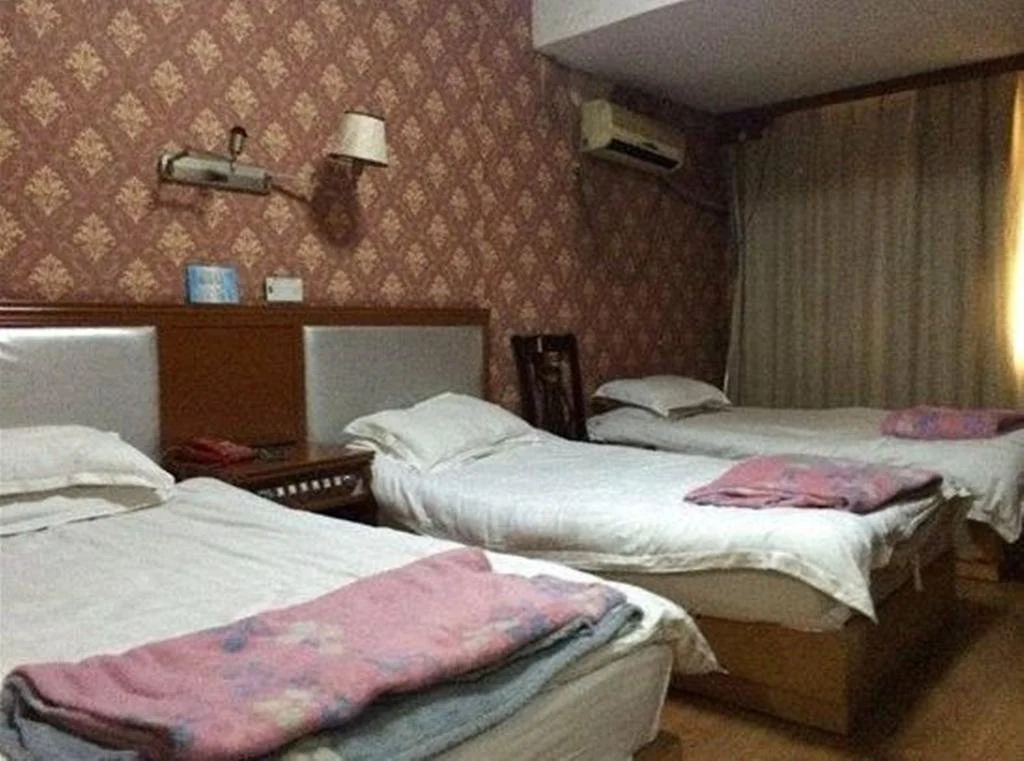 Yiwu Donghang Inn
