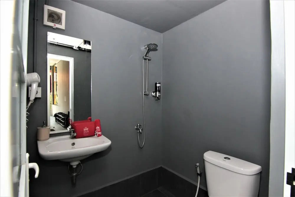 ZEN Hostel Jalan Patimura Legian
