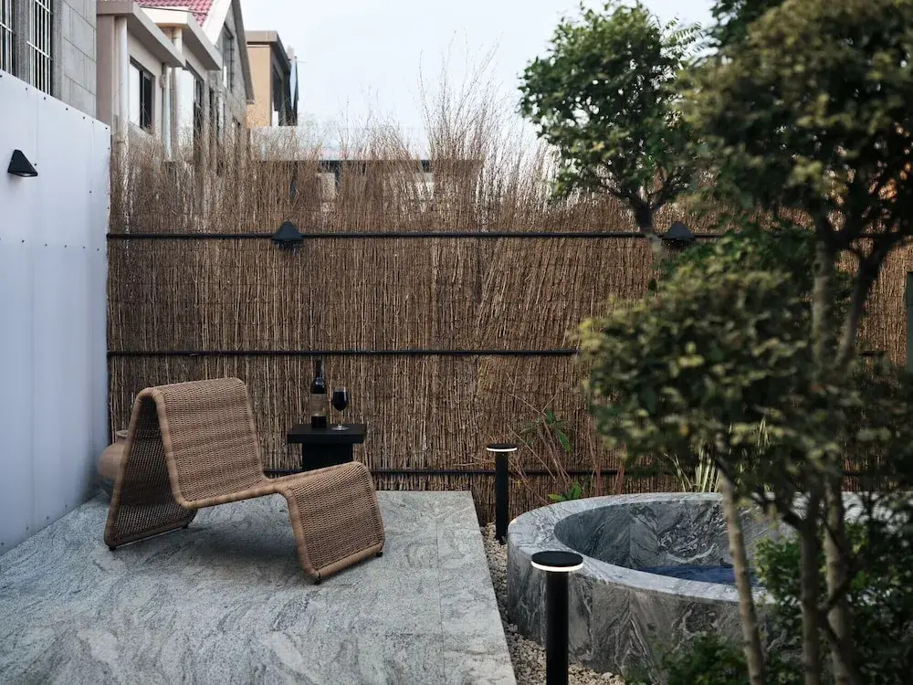 Qingdao Innland sea-view designer hot spring hotel