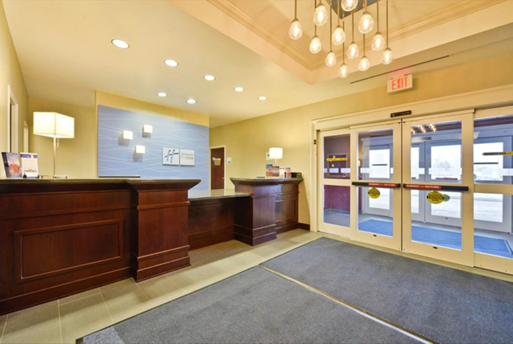 Holiday Inn Express & Suites Utica by IHG