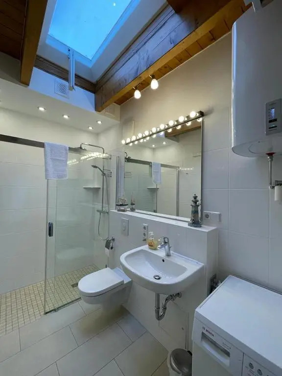 Ferienwohnung im Stadtzentrum von Bernau - Komfortable Wohnung mit 2 Zimmern, Bad, Spülmaschine, Waschmaschine, komplette Küche, WLAN, Terrasse, ruhige Lage