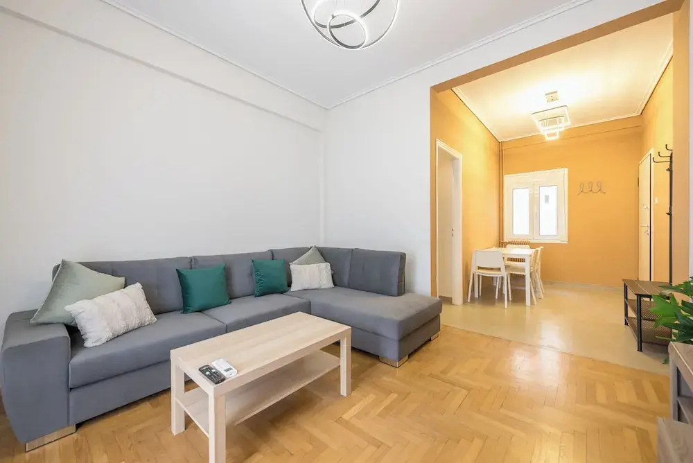 Stylish 2 Bd Urban Retreat Near Panormou