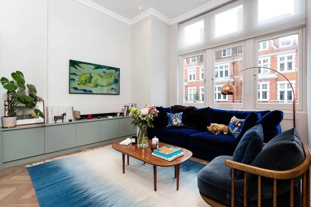 Modernist Beauty on Palace Court