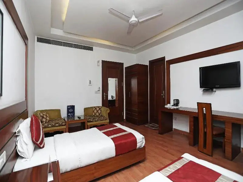 OYO 4258 Hari's Court Inns & Hotels