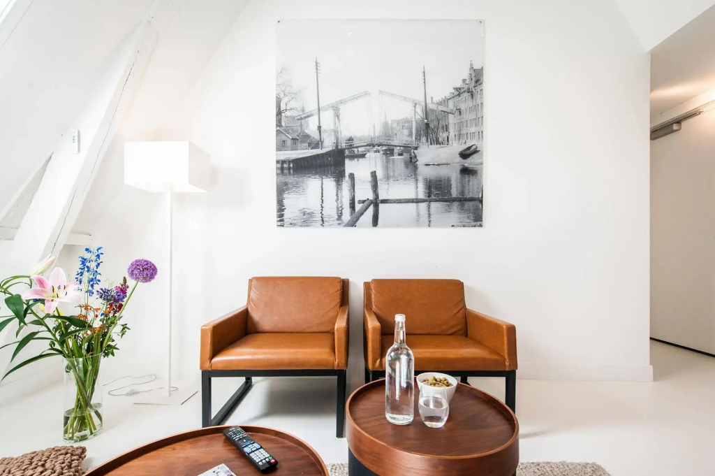 YAYS Amsterdam Salthouse Canal by Numa