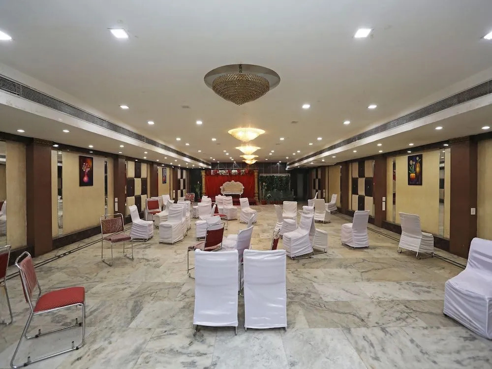 OYO 23297 Hotel Vanaya Palace
