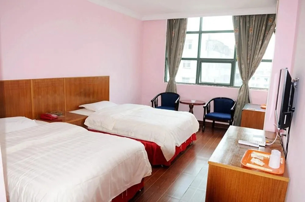 Xianglong Boutique Hotel (Guangzhou North Railway Station Huacheng Road Subway Station)
