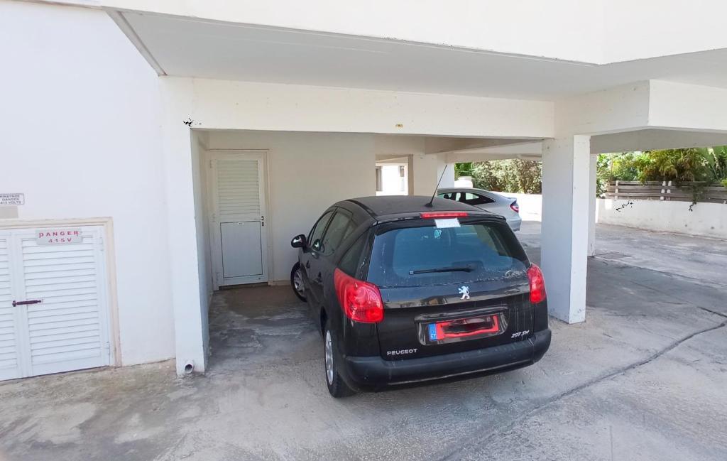 Luxury Maisonette Apartment -SEA VIEW, NETFLIX, GYM- 5 Min from Beach