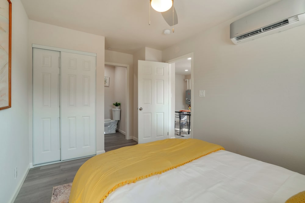 Great for Digital Nomads! Convenient Manteca Apt