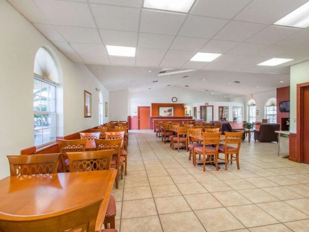 Econo Lodge Airport - RJ Stadium