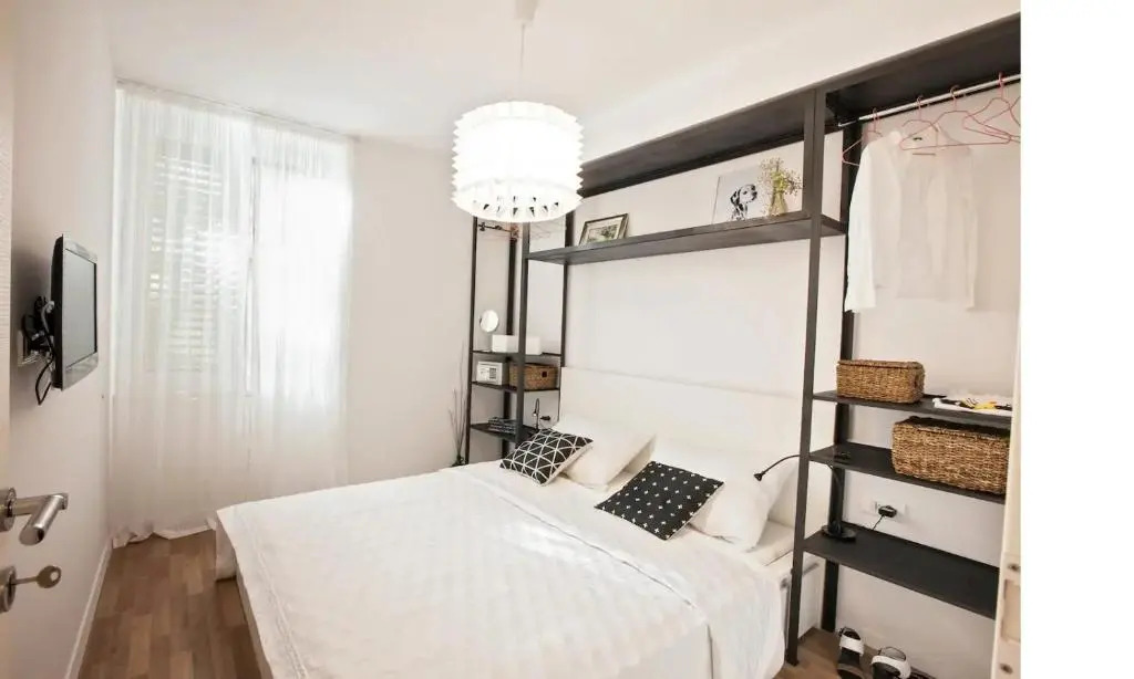 Batchae, Two Bedroom Flat near Bačvice Beach