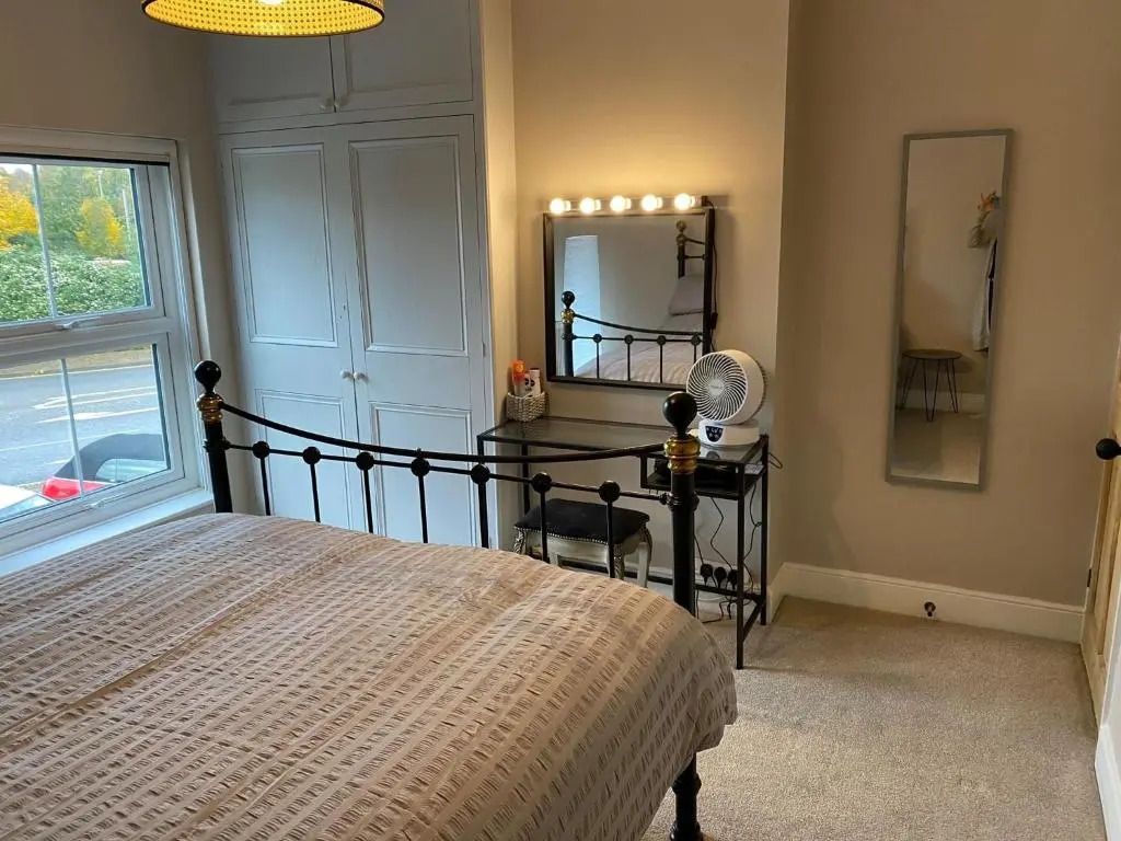 Luxurious 3 Bedroom House with Permit Parking