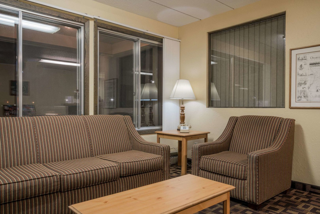 Super 8 by Wyndham Owatonna