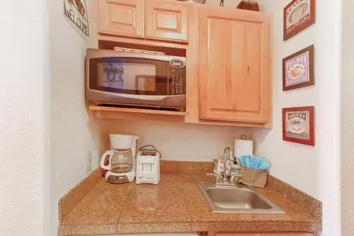Studio Colorado Vacation Rental Located Near River Run Village With Hot Tub And Pool Access