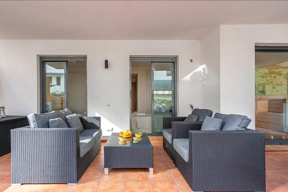 Large Terrace Apartment and near the Pool Ref 38