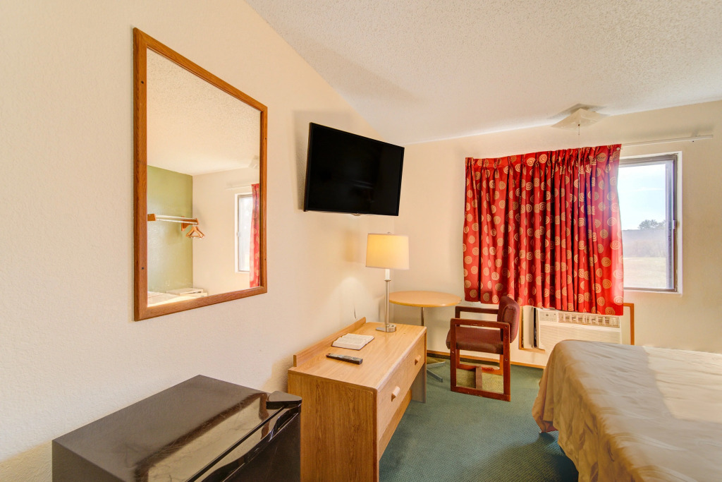 Super 8 by Wyndham Kingdom City