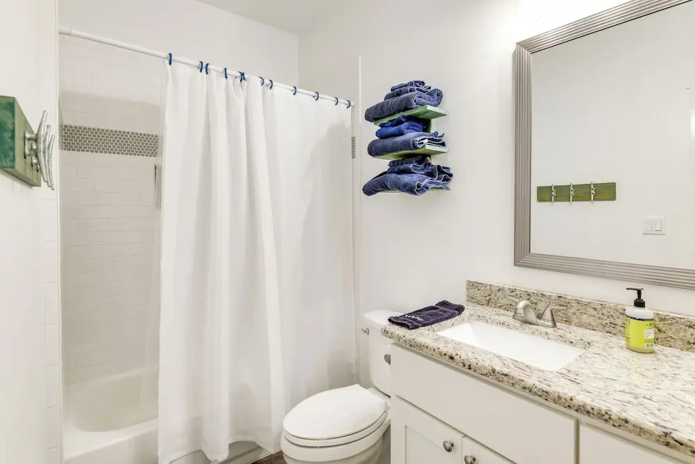 1 Mi to Beach: Retreat w/ Large Yard in Rockport