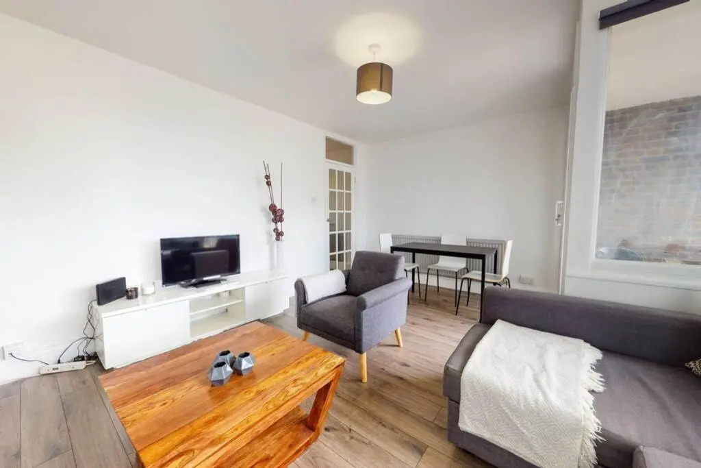 Amazing 3 Bedroom Flat - 4mins to tube station