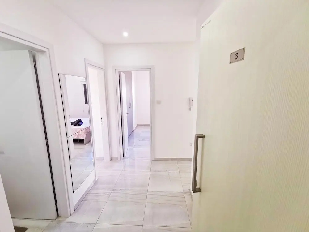 Vasilo Court Seaview City Apartment