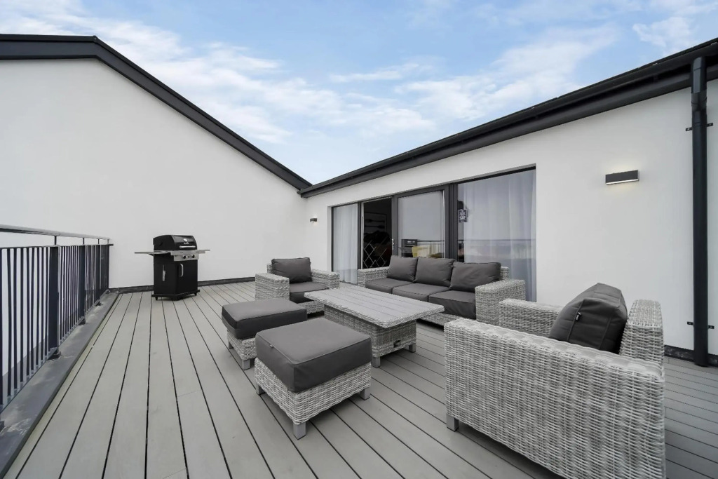 BayView Luxury 3 Bedroom Apartment First Floor