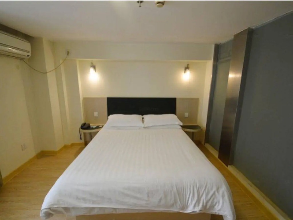 Motel 168 Nanjing Hu Ju Road Inn