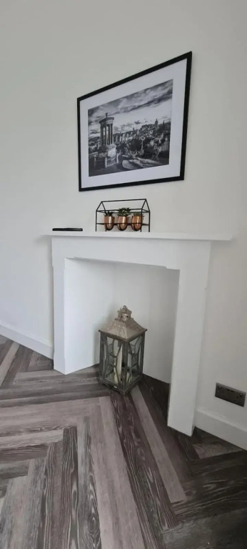 Castle Terrace 1 Bed Apartment Looking onto Edinburgh Castle - Sleeps upto 4