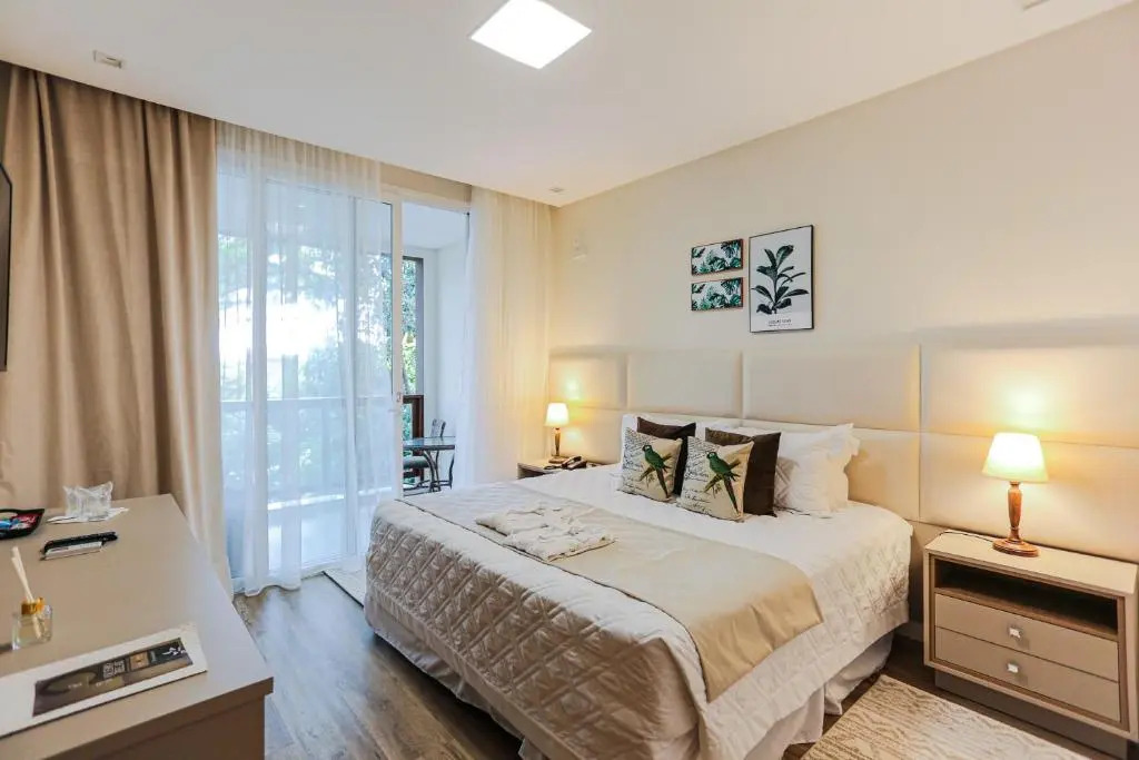 Praia do Estaleiro Guest House