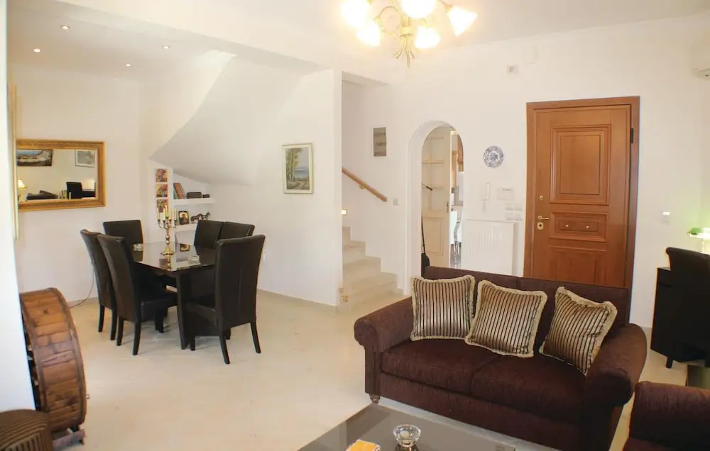 3 Bedroom Awesome Home In Nea Makri
