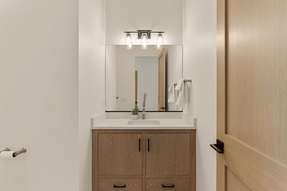 Pearl Beach A+b 6 Bedroom Home