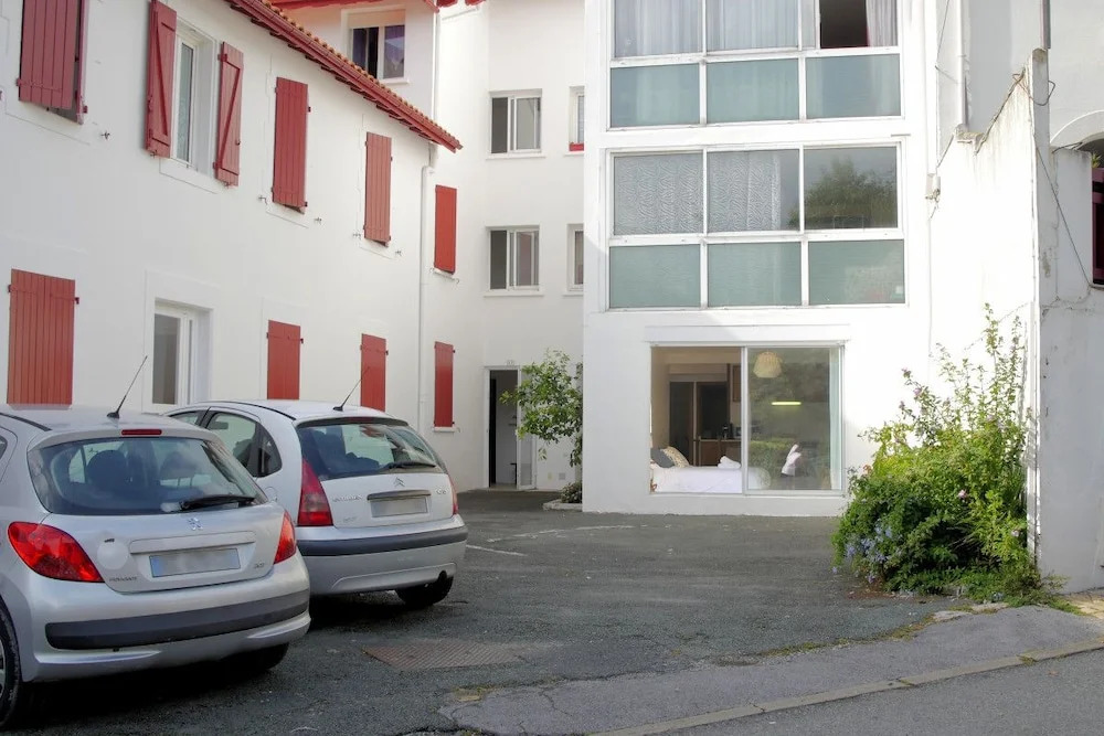 Amazing two Bedroom Flat, 10min From Miramar Beach